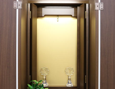 創価学会仏壇専門店桜梅桃李.comより創価学会家具調電動中古仏壇724金剛堂ブラウンを発売を致します。