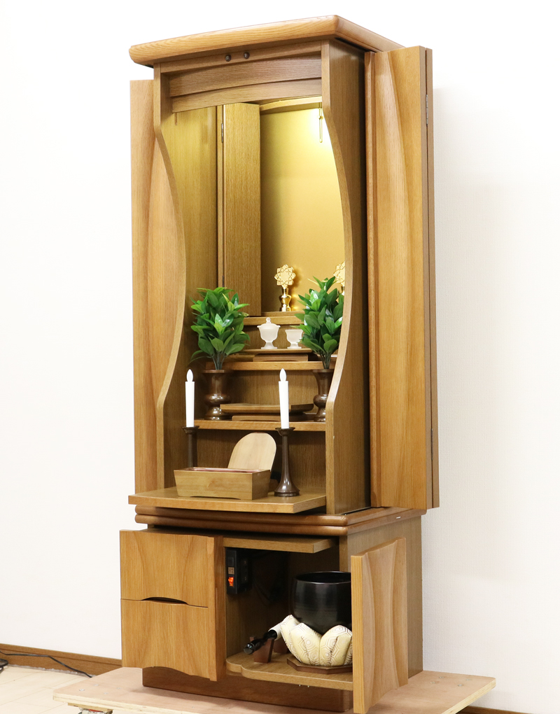 金剛堂製の二段重ねの家具調電動仏壇です。製品名 	創価学会　家具調電動中古仏壇726金剛堂製 設置 和室・洋室・拠点にも最適です 。