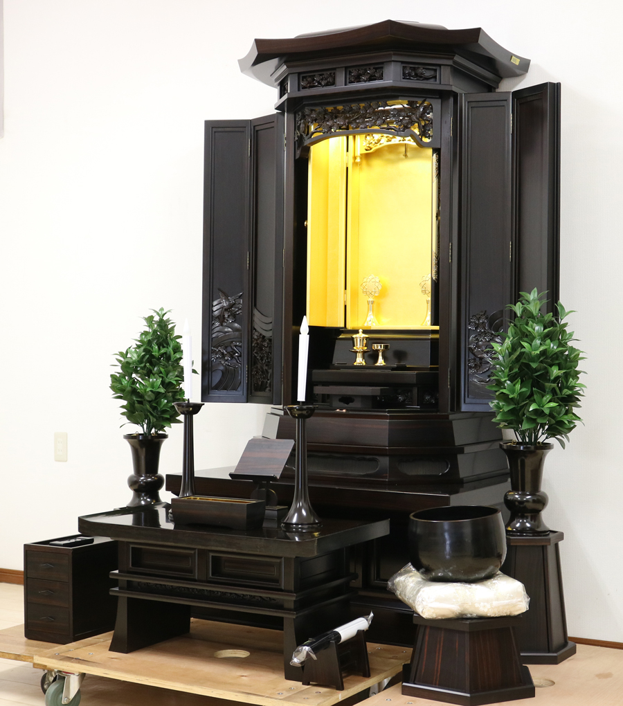 創価学会仏壇専門店桜梅桃李.comより、創価学会厨子型中古仏壇727黒檀を発売いたします。男子部拠点・本部拠点・支部拠点・地区拠点に最適です。大型仏壇です。
