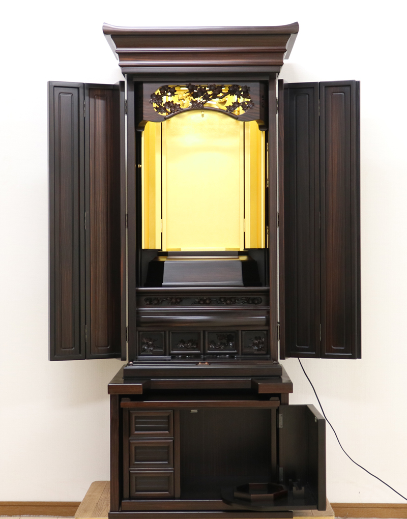 創価学会仏壇専門店桜梅桃李.comより創価学会伝統型中古仏壇732金剛堂18号黒檀正三方収納を発売致します。