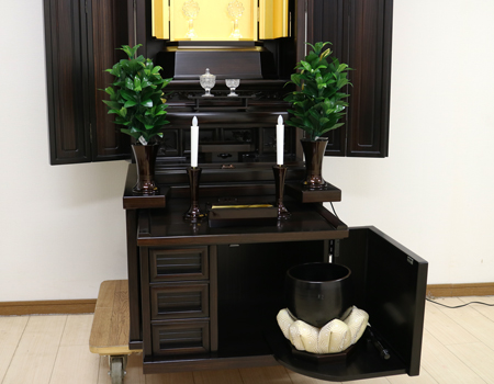 創価学会厨子型収納仏壇　金剛堂　中古仏具設置例