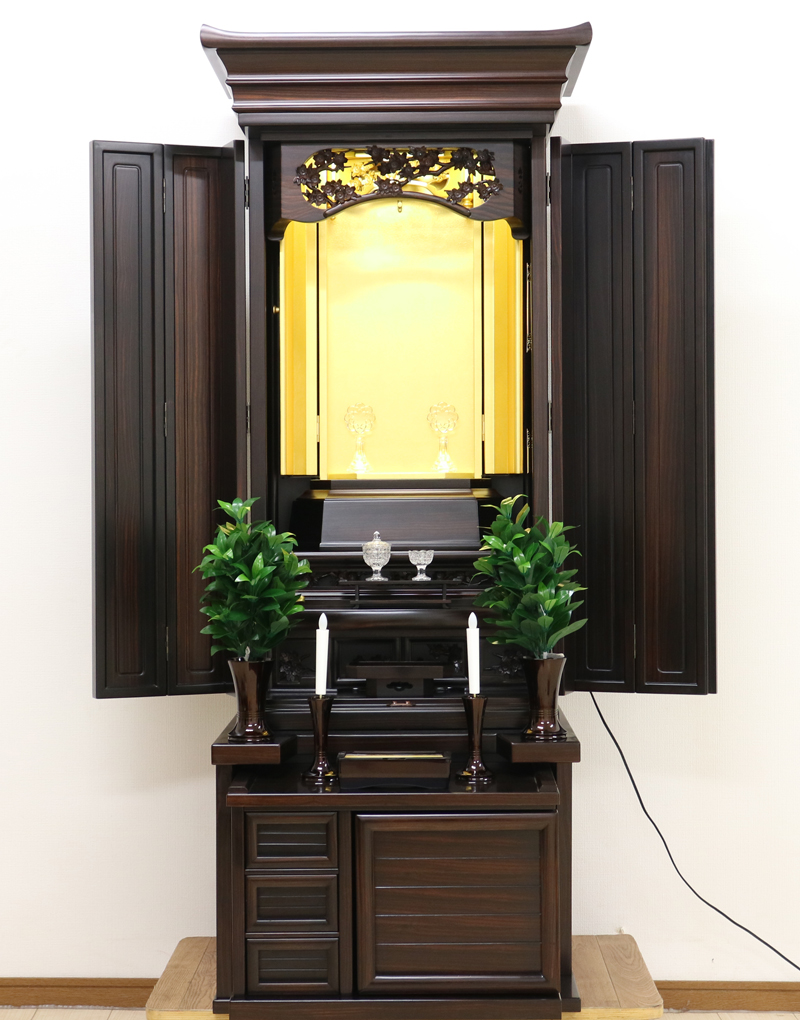 創価学会仏壇専門店桜梅桃李.comより創価学会伝統型中古仏壇732金剛堂18号黒檀正三方収納を発売致します。