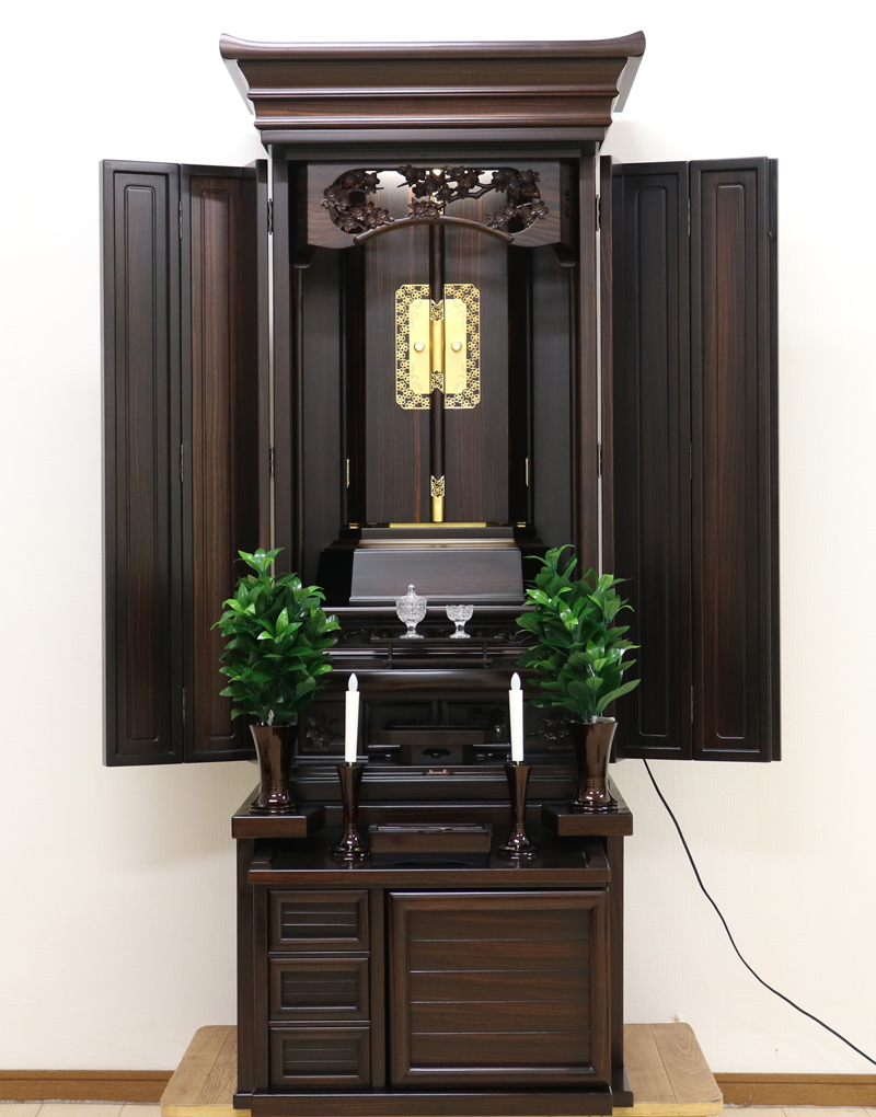 創価学会仏壇専門店桜梅桃李.comより創価学会伝統型中古仏壇732金剛堂18号黒檀正三方収納を発売致します。