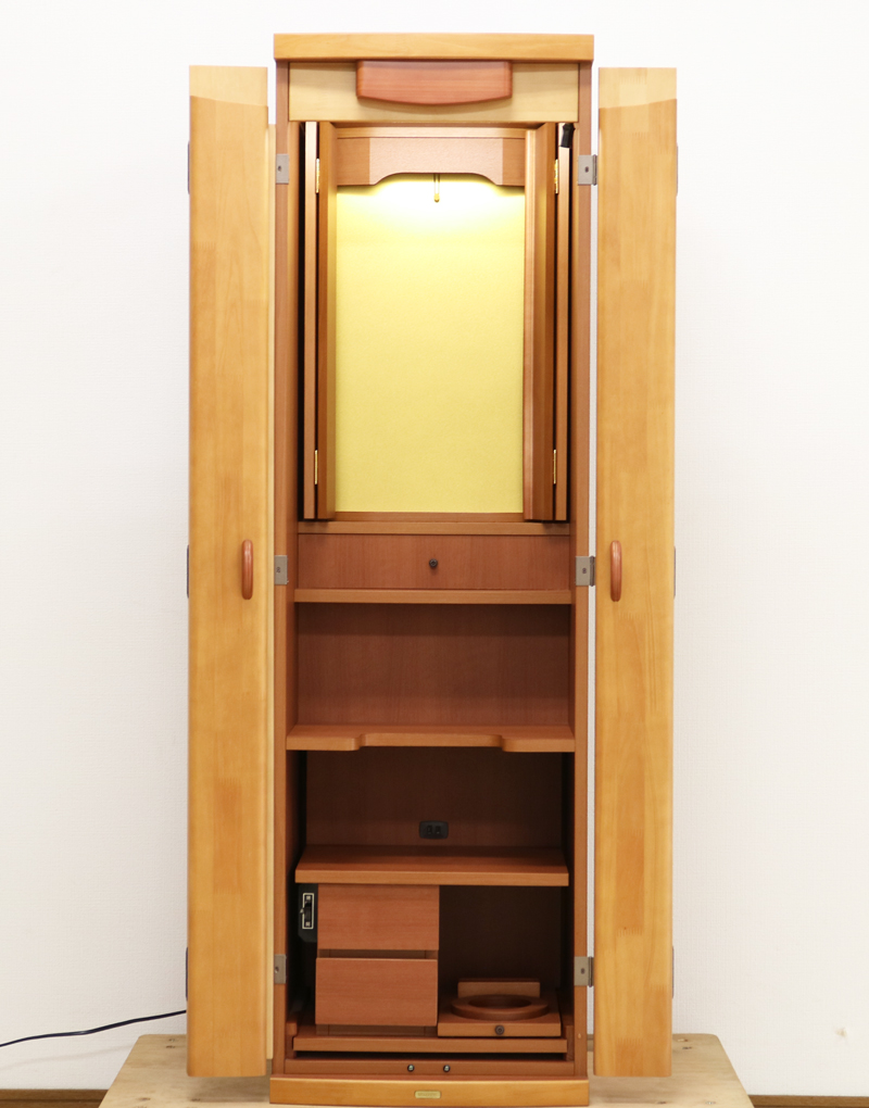 創価学会仏壇専門店桜梅桃李.comより創価学会家具調中古仏壇733金剛堂パインを発売致します。