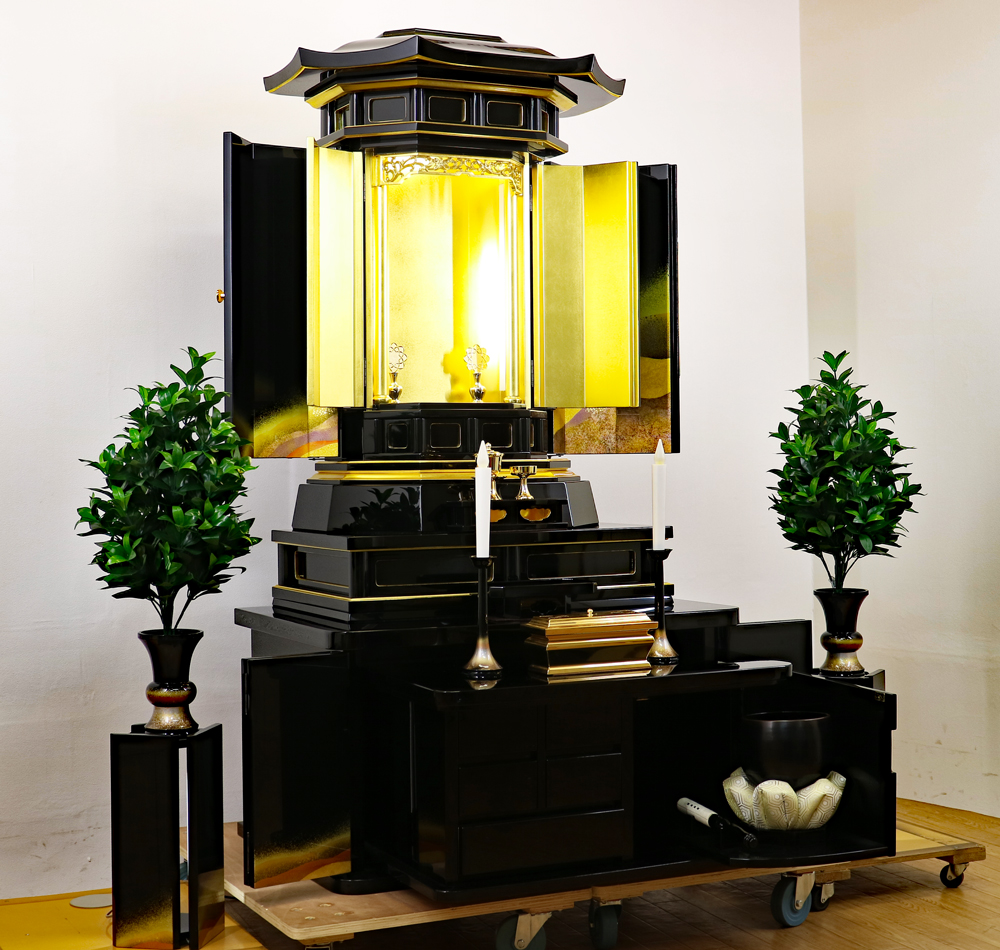 創価学会仏壇専門店桜梅桃李.comより創価学会厨子型中古仏壇738「3.5尺-黒塗収納式」金剛堂を発売致します。