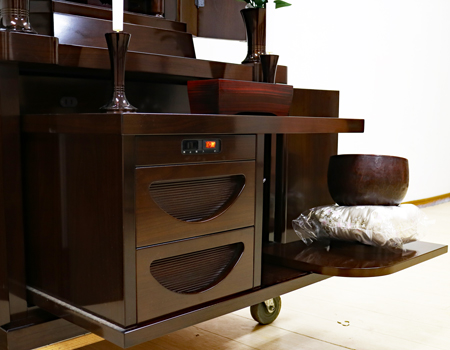 収納経机&収納リン台ですので、  使用しないときはコンパクトに収納することができます。