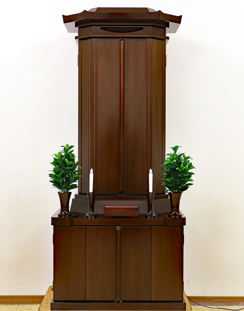 創価学会仏壇専門店桜梅桃李.comより創価学会厨子型中古仏壇744を発売致します。それは本門の戒壇である新たなお仏壇をご自宅に設置し
本門の本尊であります、ご自身のご本尊様をご安置申し上げ
本門の題目である「南無妙法蓮華経のお題目」で
広布誓願の強い祈りを込めてご自身の未来に向けて
希望あふれる人生に思いをめぐらし、今後の新たなご自身の人生の目標を
確認され功徳あふれる人生を勝ち開いて頂きたいという想いなのであります。
