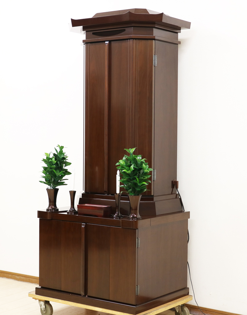 創価学会仏壇専門店桜梅桃李.comより創価学会厨子型中古仏壇744を発売致します。今回の仏壇購入が皆様の未来の人生を大きく拓くきっかけになりますよう、
桜梅桃李.com一同　お題目を送らせていただいております。
