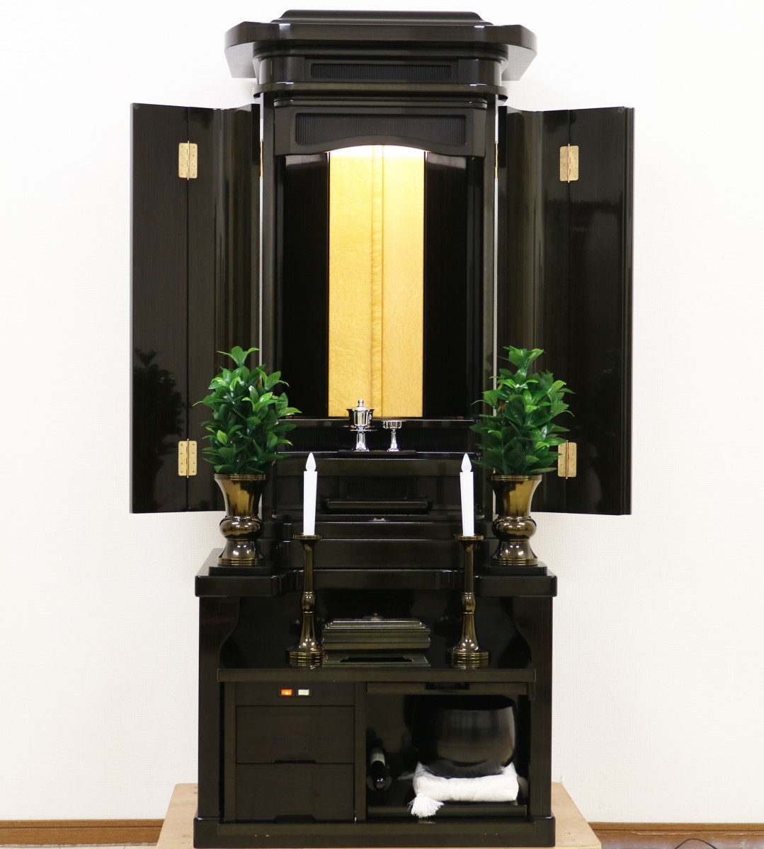 創価学会仏壇専門店桜梅桃李.comより厨子型収納中古仏壇B745を発売いたします。 こちらは経年劣化・傷白ボケがある分、格安でご提供させていただきます。 ここからスタートという方に最適です。