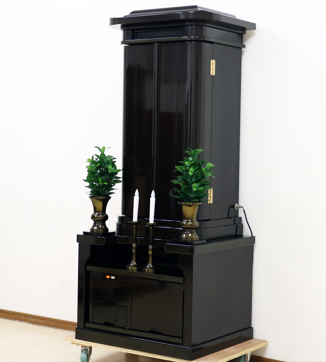 創価学会仏壇専門店桜梅桃李.comより厨子型収納中古仏壇B745を発売いたします。 こちらは経年劣化・傷白ボケがある分、格安でご提供させていただきます。 ここからスタートという方に最適です。