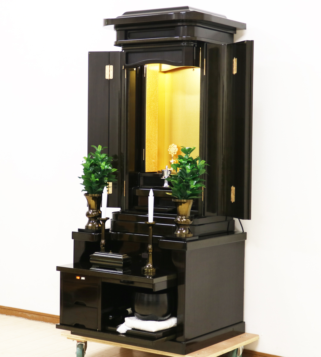 創価学会仏壇専門店桜梅桃李.comより厨子型収納中古仏壇B745を発売いたします。 こちらは経年劣化・傷白ボケがある分、格安でご提供させていただきます。 ここからスタートという方に最適です。