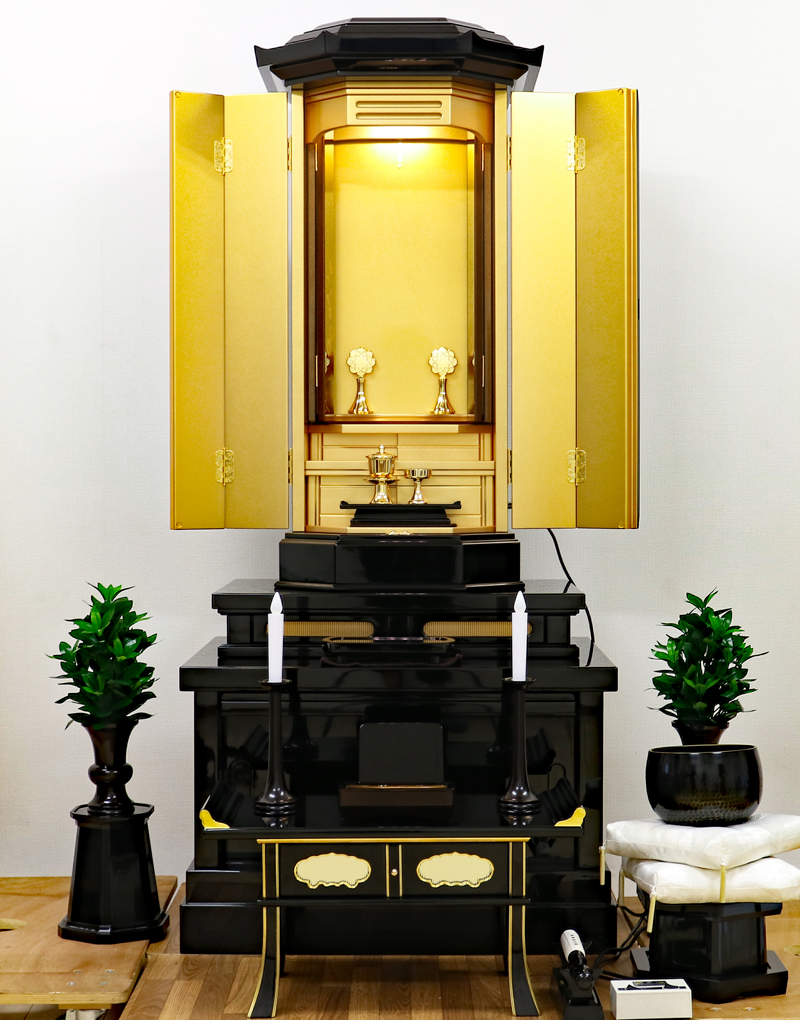 創価学会仏壇専門店桜梅桃李.comより創価学会厨子型中古仏壇746花台経机付きを発売致します。