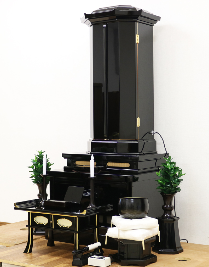 創価学会仏壇専門店桜梅桃李.comより創価学会厨子型中古仏壇746花台経机付きを発売致します。お仏壇の購入は、新しい人生のスタートとして重要な意義がございます。

私は永年この仕事と信心を通し、数多くの体験をしてまいりました。
特にお仏壇を購入されるお客様とのご縁を通して感じていることがあります。

それは本門の戒壇である新たなお仏壇をご自宅に設置し
本門の本尊であります、ご自身のご本尊様をご安置申し上げ
本門の題目である「南無妙法蓮華経のお題目」で
広布誓願の強い祈りを込めてご自身の未来に向けて
希望あふれる人生に思いをめぐらし、今後の新たなご自身の人生の目標を
確認され功徳あふれる人生を勝ち開いて頂きたいという想いなのであります。

今回の仏壇購入が皆様の未来の人生を大きく拓くきっかけになりますよう、
桜梅桃李.com一同　お題目を送らせていただいております。
