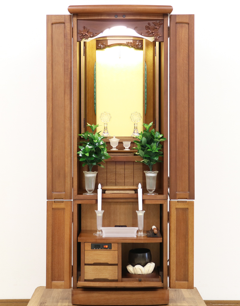 落ち着いたやさしさを感じるお仏壇です。  扉が2箇所に分けられていますので、厨子だけ開閉ができスマートにご安置できます。  洋室・一人暮らしにも最適です。