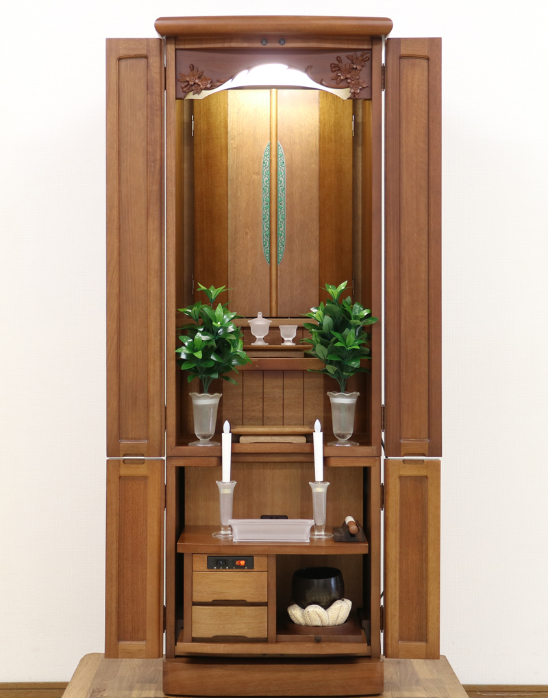 落ち着いたやさしさを感じるお仏壇です。  扉が2箇所に分けられていますので、厨子だけ開閉ができスマートにご安置できます。  洋室・一人暮らしにも最適です。