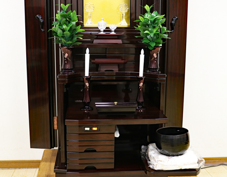 仏具設置例上記写真の中古仏具が付属いたします。  