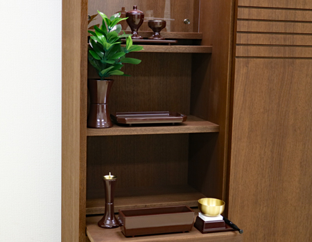 仏具設置例上記写真の新品仏具が付属いたします。  