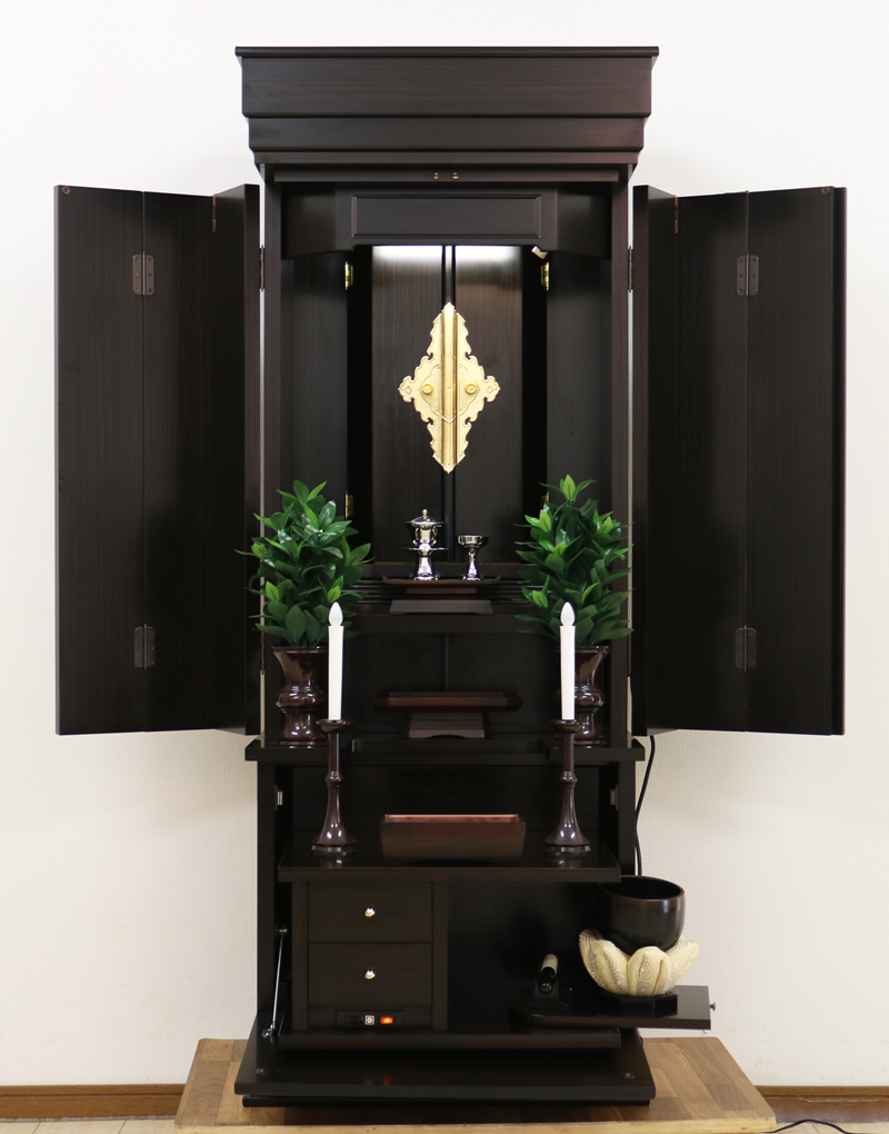 特装御本尊様ご安置可能です。仏壇全体を閉じると家具調仏壇のようにすべてがコンパクトにまとまります。