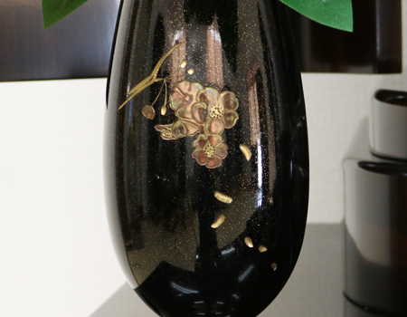 仏具はかわいい桜の彫刻入り