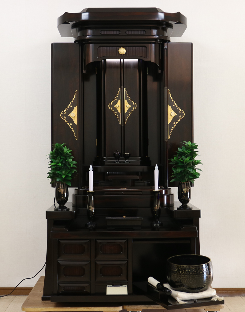 仏壇全体:高さ約187cm x 幅約95.5cm x 奥行約70cm  扉最大幅:約128cm  二つ折り幅:約96cm  厨子内寸:約67cm x約39.5cm　(特別特装ご本尊様可)