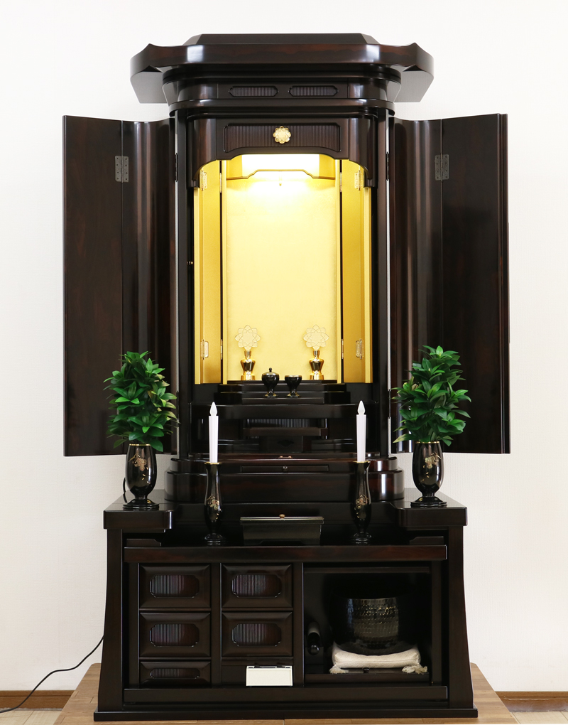 創価学会仏壇専門店桜梅桃李.comより創価学会厨子型中古仏壇759黒檀を発売致します。厨子内金色塗装ですので明るくお掃除も簡単です。