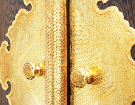 創価学会中古仏壇B591　厨子型仏壇経机付き　和室・洋室・拠点・会場に最適　仏具無し　格安・激安にて最安値にて販売いたします。　創価学会仏壇専門店桜梅桃李.comが販売いたします