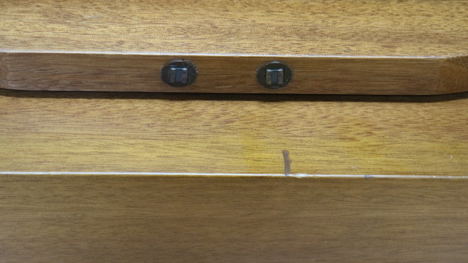 創価学会家具調仏壇 中古仏壇 桜彫 欄間 二段重ね 木の優しい空間 女子部・婦人部に大人気洋室　リビング　一人暮らし　DK　女子部　婦人部　激安　最安値　訳アリ