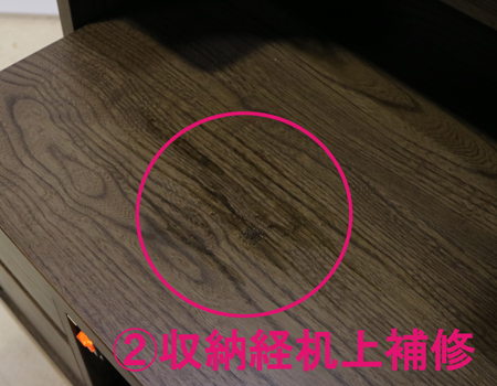 落ち着いたダーク色のお仏壇です。扉を閉めれば洋服ダンスのように見えます。リビング・ダイニング・洋室・和室・にぴったりの家具調仏壇となっております。補修箇所は掲載しております。B級仏壇の為よくご確認の上ご購入ください。製品名 創価学会家具調中古仏壇　BK002設置 和室・洋室・ワンルームにも最適です種別 家具調仏壇サイズ仏壇全体:高149.5cm x 幅59.5cm x 奥行き47.5cm厨子内寸:56cm x 30cm外扉の最大横幅:104.5cm経机引き出した際の最大奥行:約60cm材質 MDF　機能 自動扉・照明灯・引き出し2箇所・特装ご本尊様ご安置可能　格安激安最安値にて販売いたします