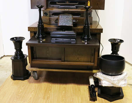 創価学会仏壇専門店桜梅桃李.comよりKB008鉄刀木を発売いたします。会場拠点用拠点・会場・和室に最適です。ぜひお買い得なこの機会にご検討くださいませ。