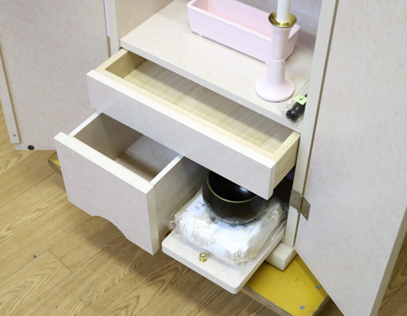 創価学会アウトレット展示品訳アリ仏壇家具調仏壇スマートピンク　独立リン・引き出し二箇所・進学・一人暮らし・新生活にぜひご検討ください。新婚・引っ越し・新居にもおすすめです。創価大学入学や、創価女子短期大学入学のお祝いに、女子部に大人気のお仏壇