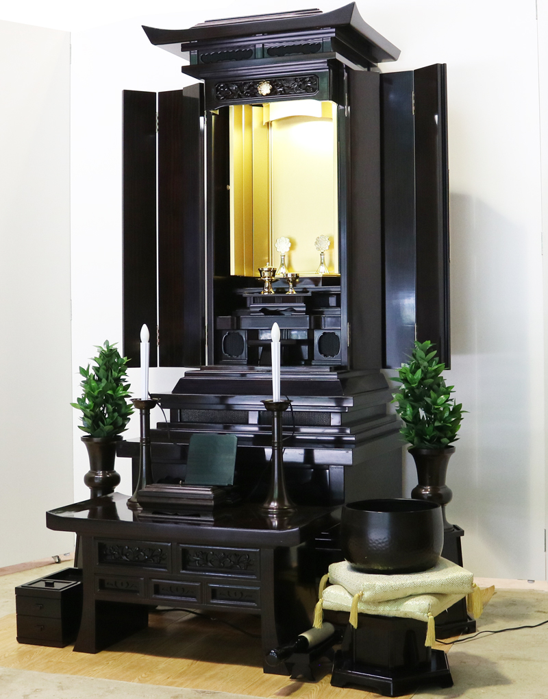 創価学会仏壇専門店桜梅桃李.comより厨子型中古仏壇経机付k007黒檀を発売いたします。 経机・花台・リン台付きで、本格的なお仏壇となります。 和室・洋室・拠点・男子部拠点にも最適です。
