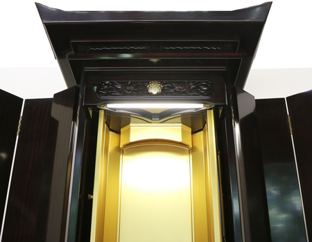 創価学会仏壇専門店桜梅桃李.comより黒檀厨子型中古仏壇経机付k007発売いたします。  経机・花台・リン台付きで、本格的なお仏壇となります。 