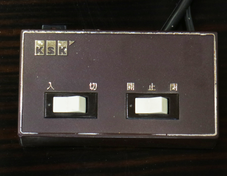 創価学会仏壇専門店桜梅桃李.comより黒檀厨子型中古仏壇経机付k007発売いたします。  経机・花台・リン台付きで、本格的なお仏壇となります。 