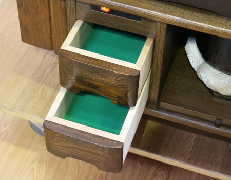  写真掲載仏具と、仏壇本体のみをお選びいただけます  ・送料別途 ・現在お使いのお仏壇をお引き取り希望の場合、処分代金・配送料金がかかります。  ・中古仏壇のため、これ以上の補修はせずに現状引き渡しとなります。  ・中古仏壇は、返品交換不可です。よくご検討いただきましてからご購入下さい。  中古仏壇の為、通常使用時につきます、カスレ傷・うち傷等はございます。  神経質な方は、ご購入いただけません。  良くご検討いただきますようお願いいたします。