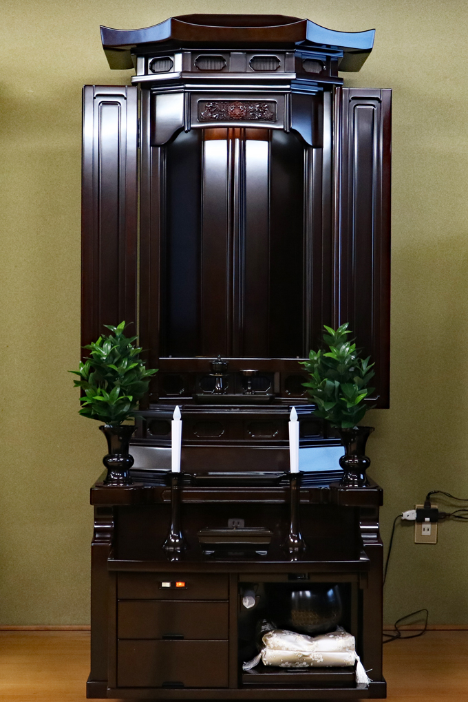 創価学会仏壇専門店桜梅桃李.comより創価学会厨子型中古仏壇N001紫檀全塗装済みを発売致します。