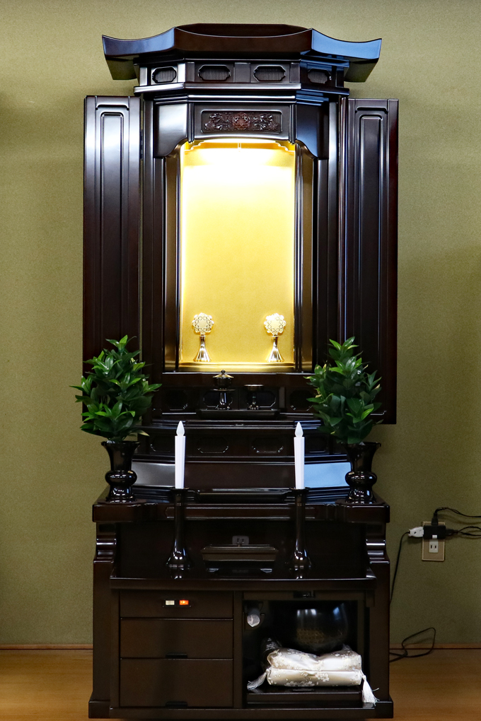 創価学会仏壇専門店桜梅桃李.comより創価学会厨子型中古仏壇N001紫檀全塗装済みを発売致します。