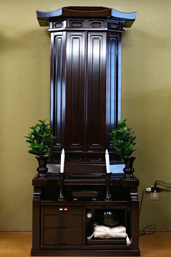 創価学会仏壇専門店桜梅桃李.comより創価学会厨子型中古仏壇N001紫檀全塗装を発売致します。