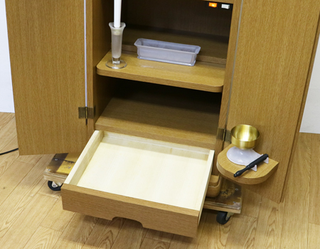 仏壇下部に引き出しが2か所ございます。