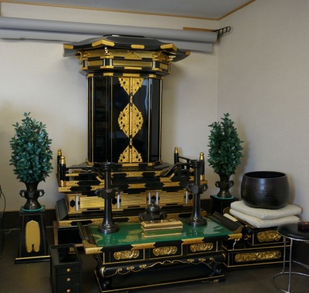 中古仏壇285　うるし金箔　厨子型仏壇